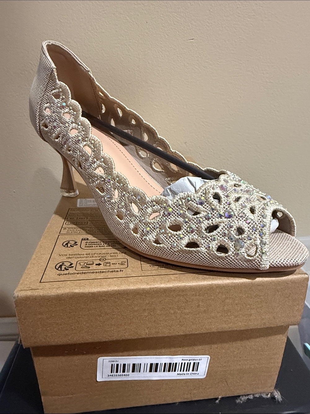 Elegant Women's Open-Toe Dress Pump in Champagne size 7